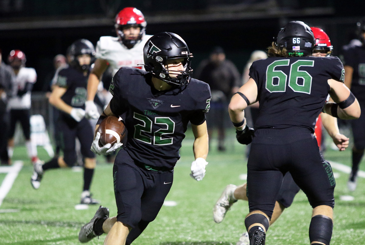 a Oregon City Tigard football Oregon September 29 2023 Dan Brood 36